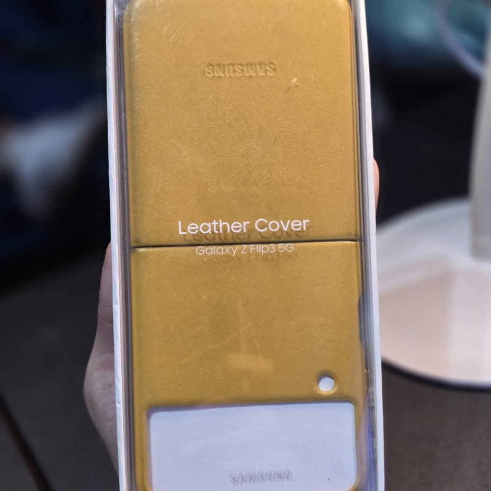 Samsung Galaxy Z Flip3 5G Leather Cover - Gold